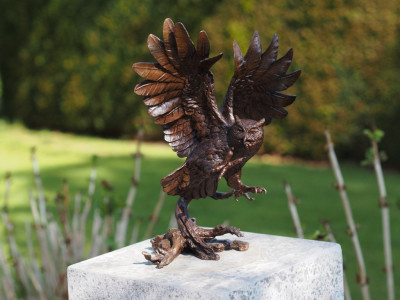 Hibou volant - Statue en bronze
