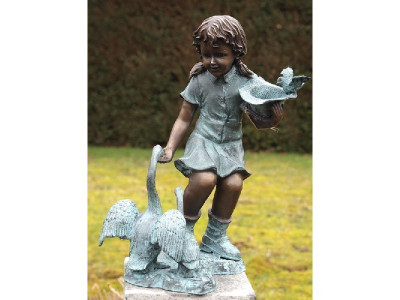Fille avec oies - Statue en bronze