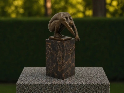 Plongeur sur socle de marbre - Statue en bronze