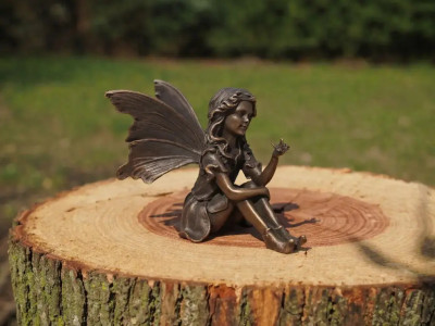 Fée assise - Statue en bronze
