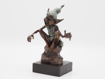 Lutin assis sur rocher - Statue en bronze