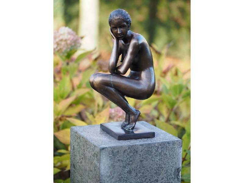 Statue en bronze : Femme Pensive