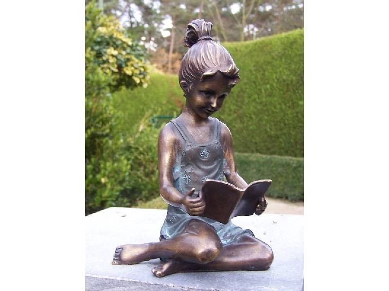 Statue en bronze : Fille qui Lit