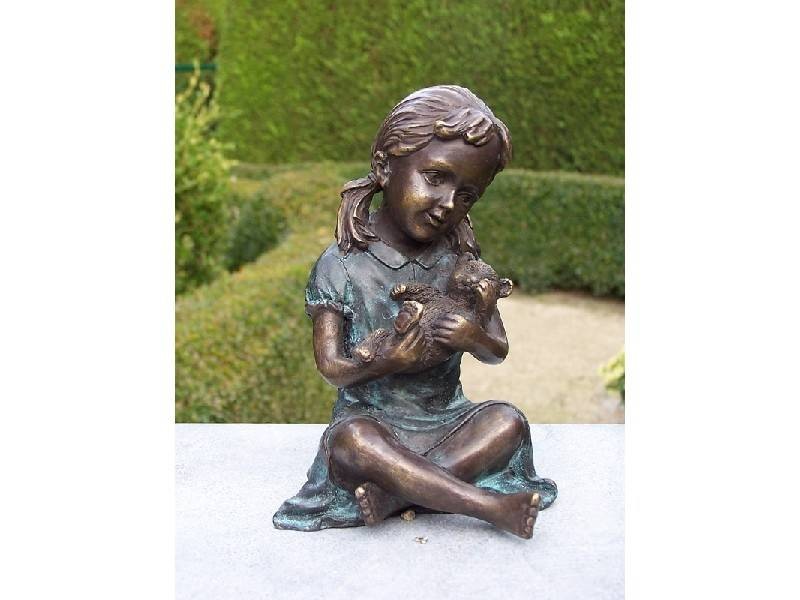 Statue en bronze : Fille avec son Ours