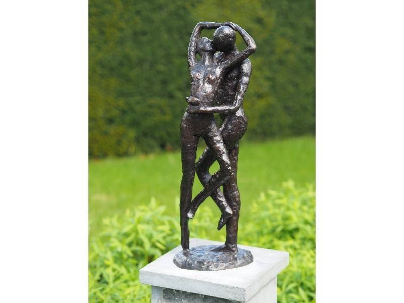 Statue en bronze : Couple S embrasse