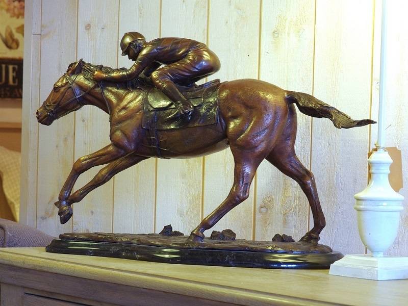Statue en bronze : Jockey et son Cheval de Course