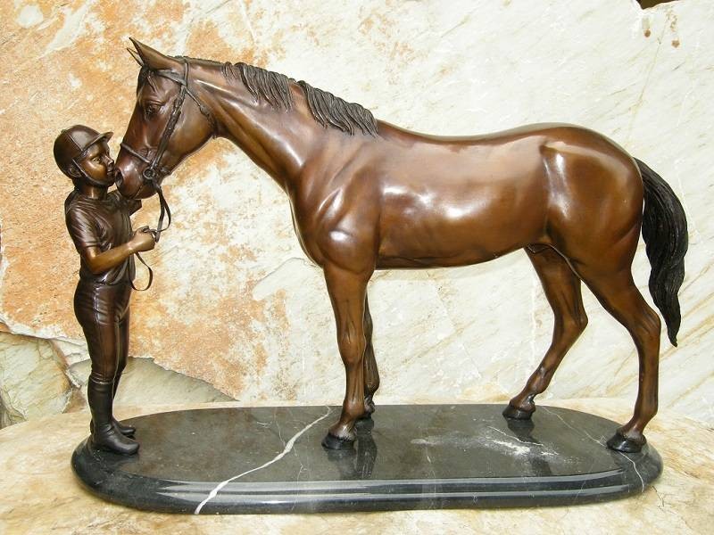 Statue en bronze : Fille et son Cheval