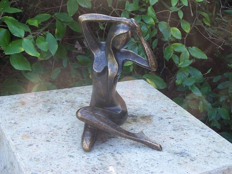 Statue en bronze : Femme Assise