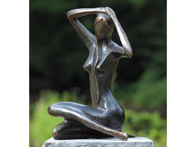 Statue en bronze : Femme Nue Assise