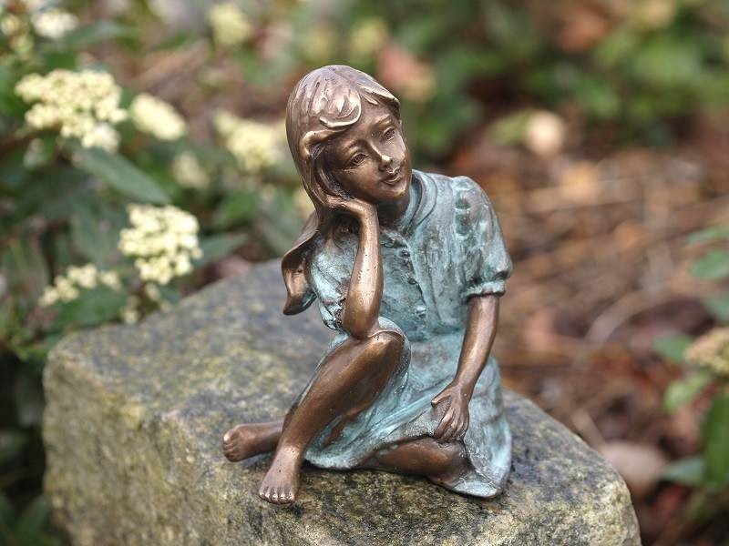 Statue en bronze : Fille Rêveuse