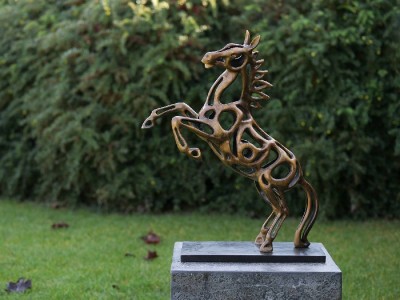 Statue en bronze : Cheval Cabré Stylisé