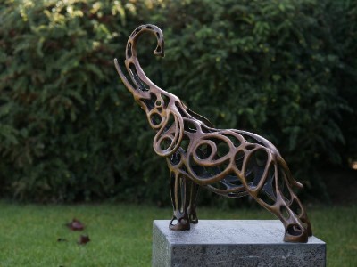 Statue en bronze : Elephant qui barrit moderne