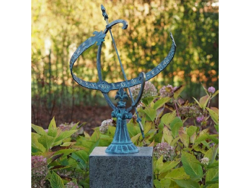 Statue en bronze : Cadran solaire avec zodiaque