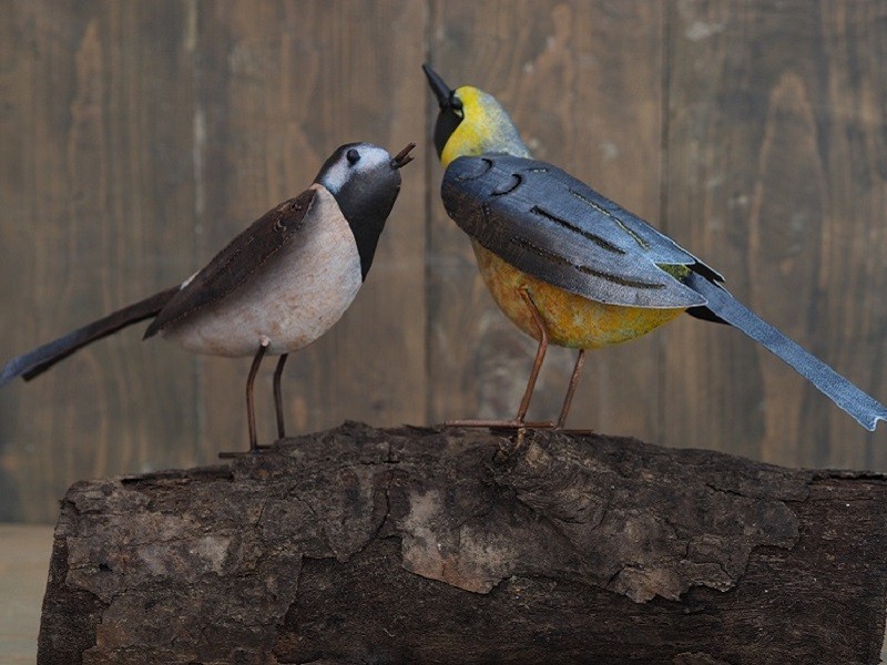 Décoration métal : Couple d'oiseaux blanc et jaune