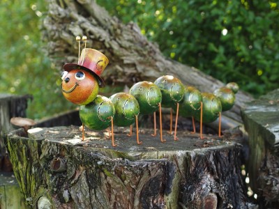 Décoration métal : Petit chenille à chapeau